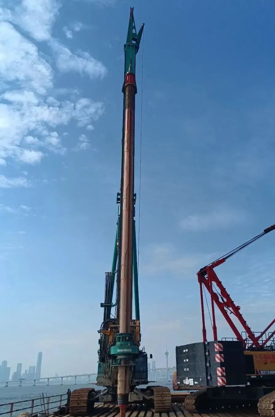 乘风破浪的旋挖钻机！！鸿运国际智能助建澳氹第四跨海大桥