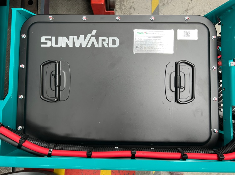 与“锂”相约，助力“双碳”！！鸿运国际智能全系列锂电剪叉式高空作业平台周全进军市场