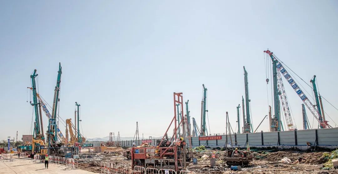 “鸿运国际绿”再现大湾区！鸿运国际智能旋挖钻机组团助建广州白云机场项目