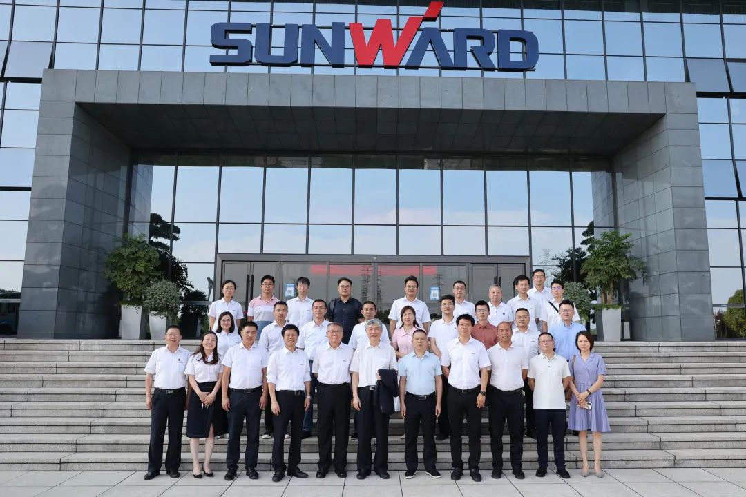 立异引领，，智造未来！！“2022院士专家长沙行”高端装备高质量生长钻研会盛大举行