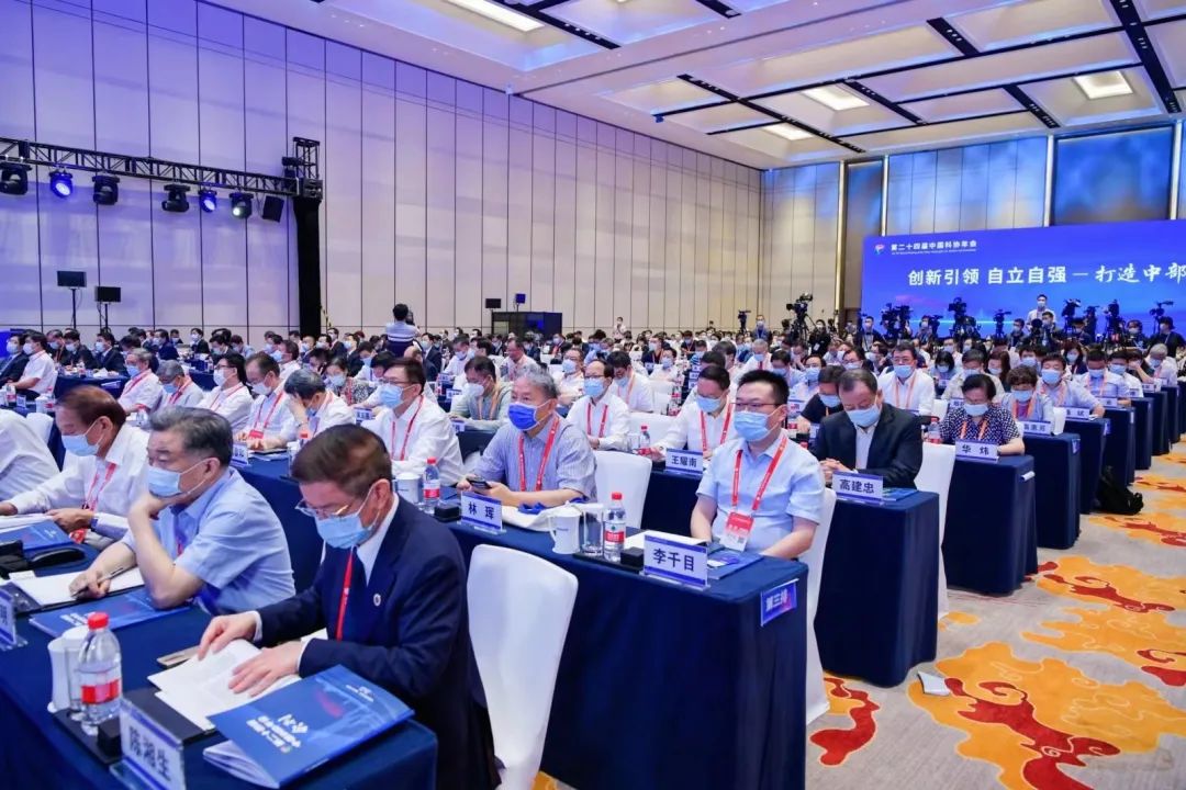 何清华在第二十四届中国科协年会作主旨报告：：制造业高地源自系统