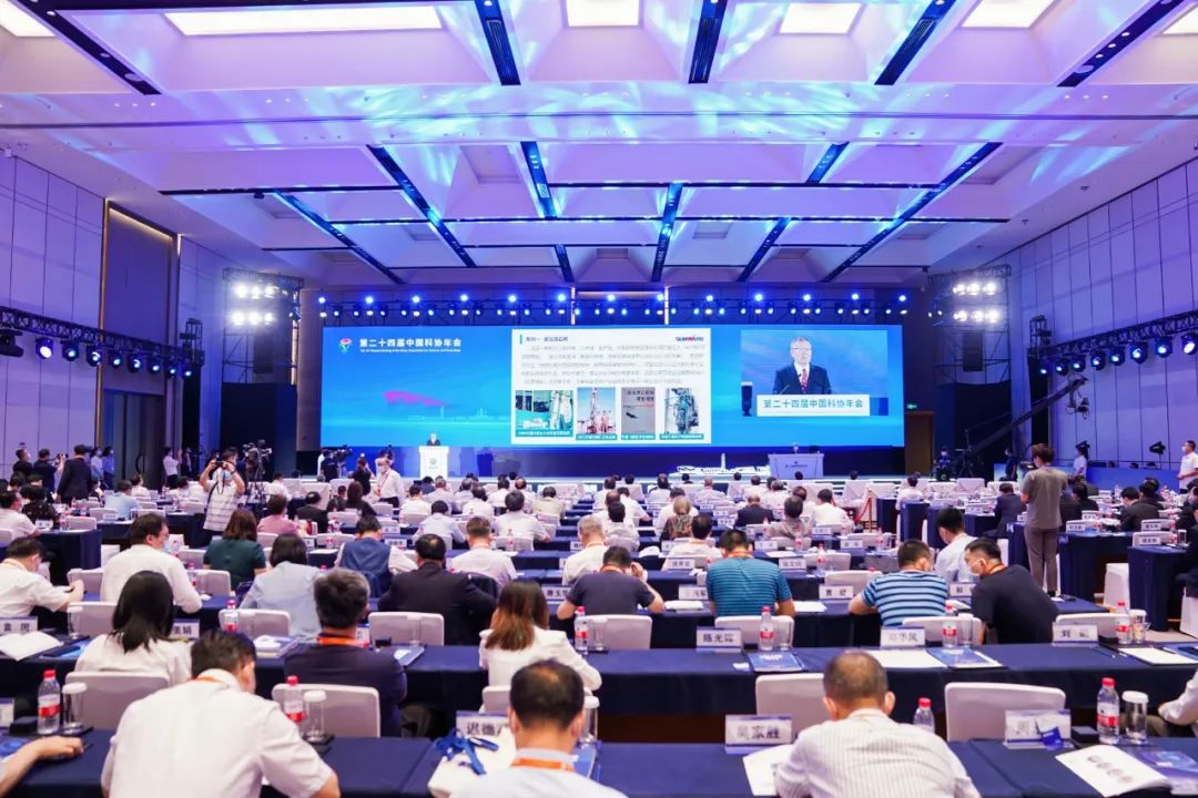 何清华在第二十四届中国科协年会作主旨报告：：制造业高地源自系统