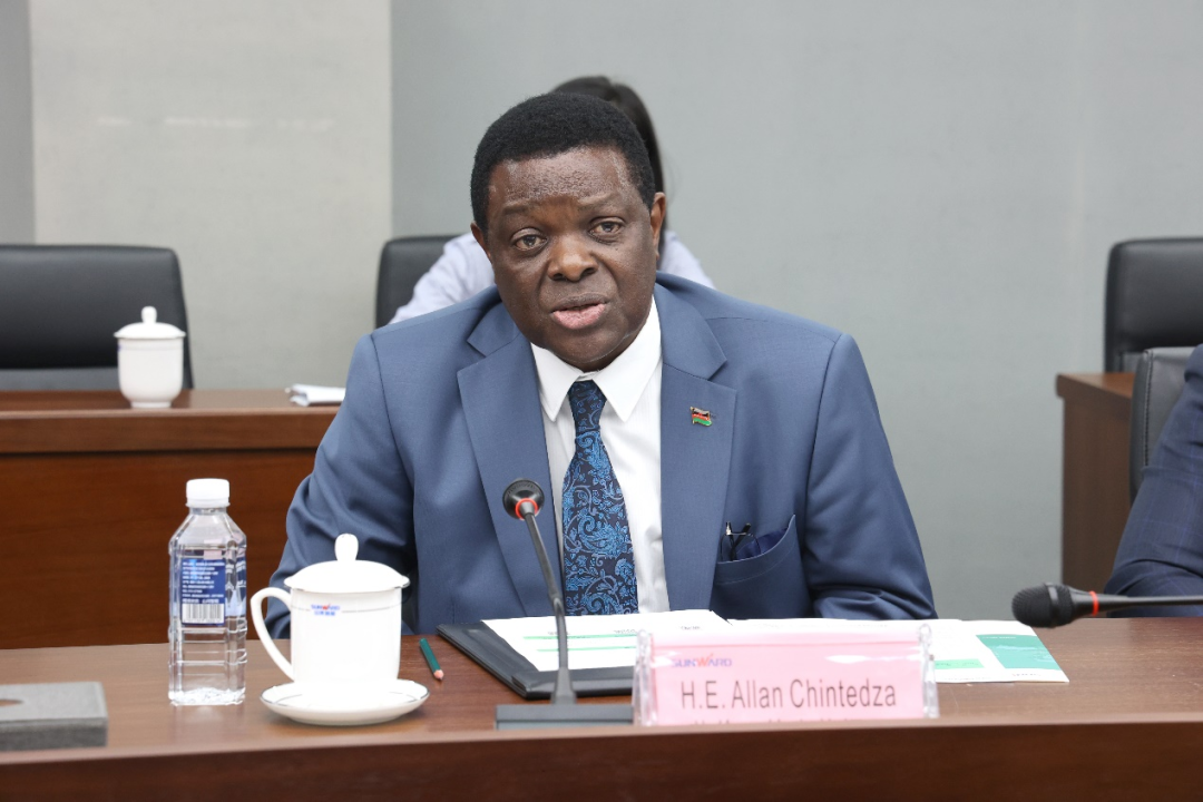 马拉维大使一行考察鸿运国际智能