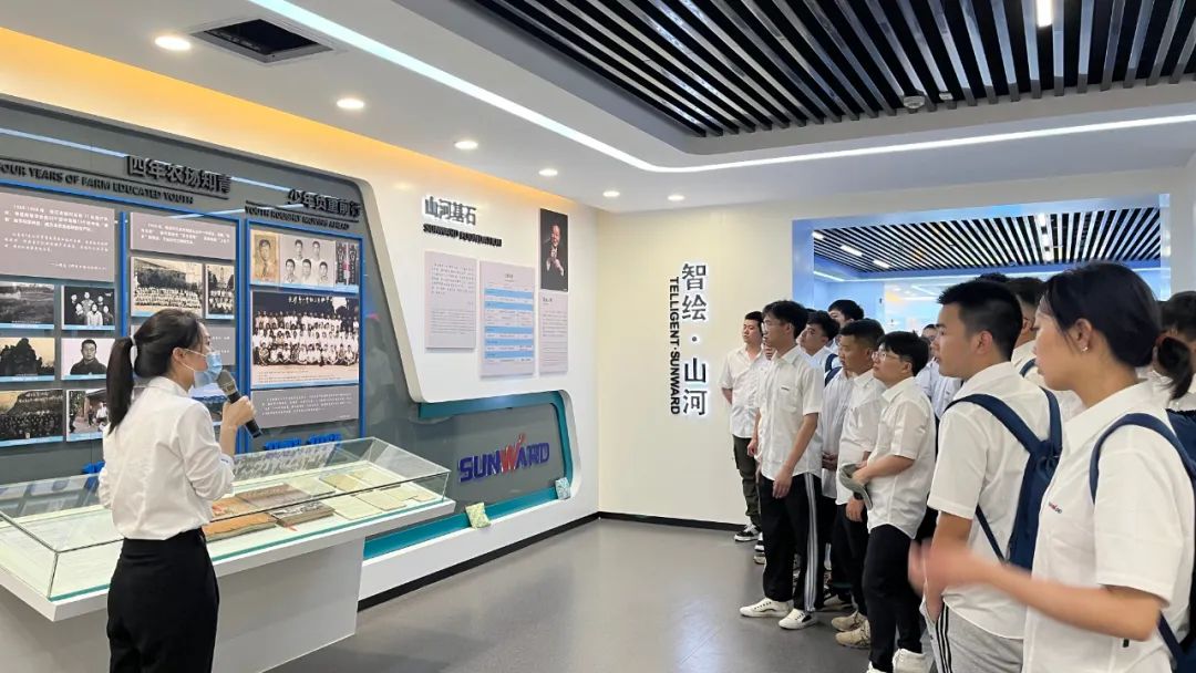 校招 | 盛夏七月，这群“向着太阳奔驰”的少年来鸿运国际智能啦！！