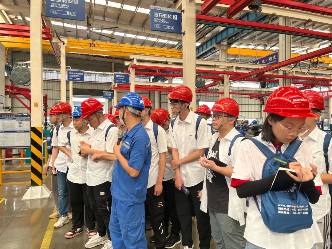 校招 | 盛夏七月，这群“向着太阳奔驰”的少年来鸿运国际智能啦！！