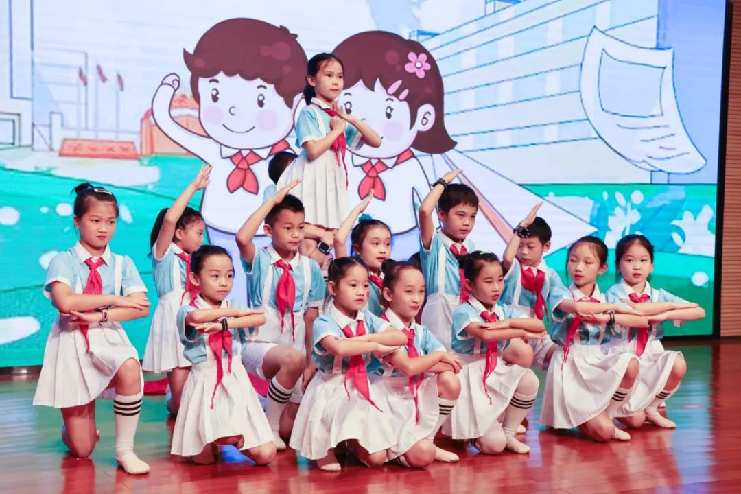 缤纷“暑”假，，，不负所“托”！！！鸿运国际智能职工子女暑期托管班结业啦