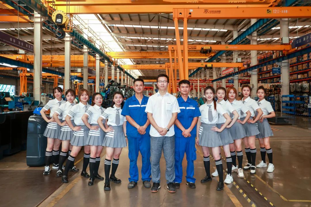 又酷又辣又炫！！！鸿运国际智能第二届挖机废物来了