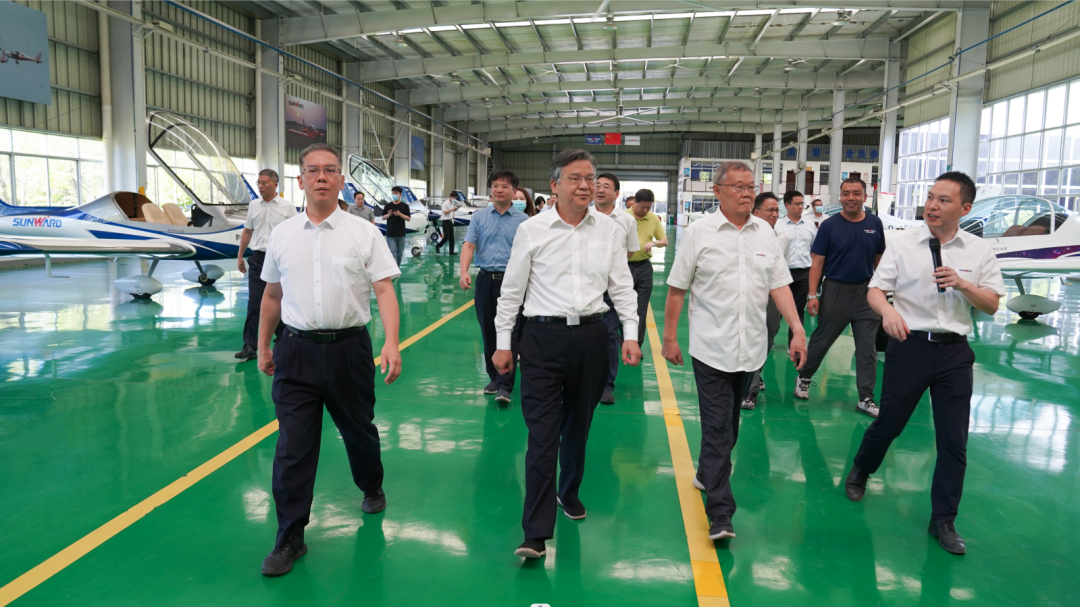 湖南省委常委、常务副省长李殿勋一行考察调研鸿运国际科技