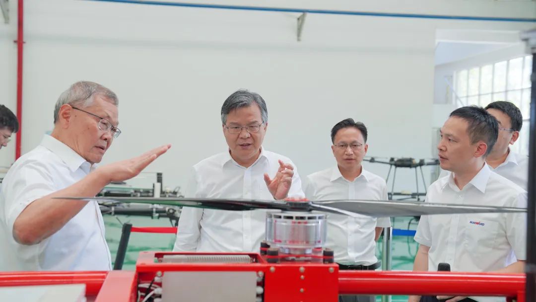 湖南省委常委、常务副省长李殿勋一行考察调研鸿运国际科技