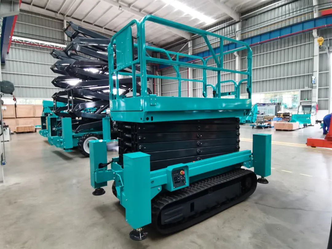 加速电动化产品结构，，，鸿运国际智能第一款履带剪叉式高空作业平台来了！