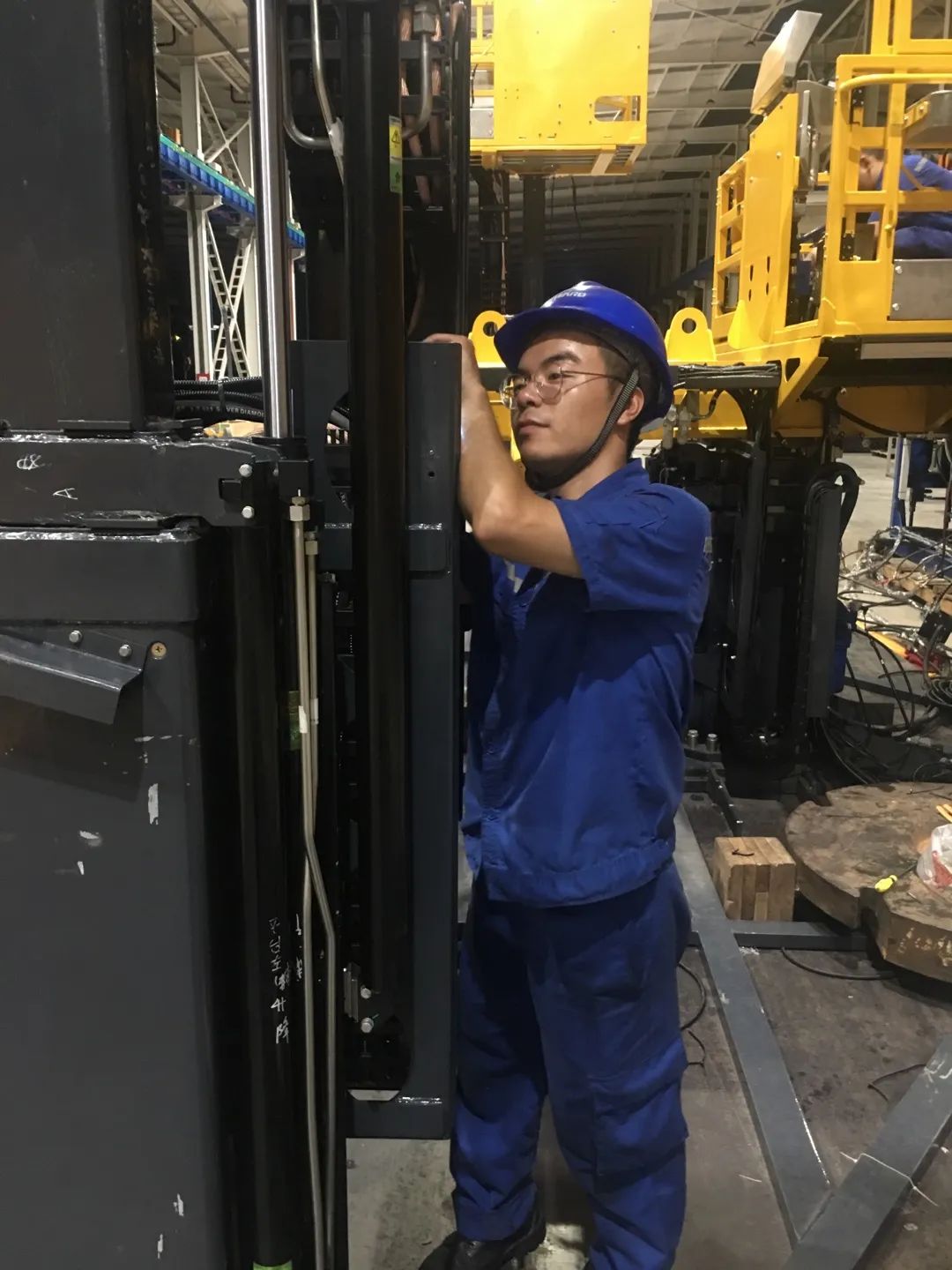 为铁路运输保驾护航！鸿运国际智能自主研制首套三平台作业装置乐成交付