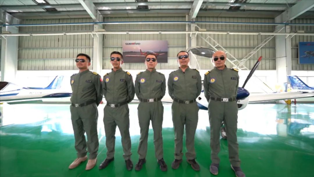 空中着花、大坡度盘旋、俯冲跃升……看鸿运国际航行演出队炫技2022湖南航展动态展