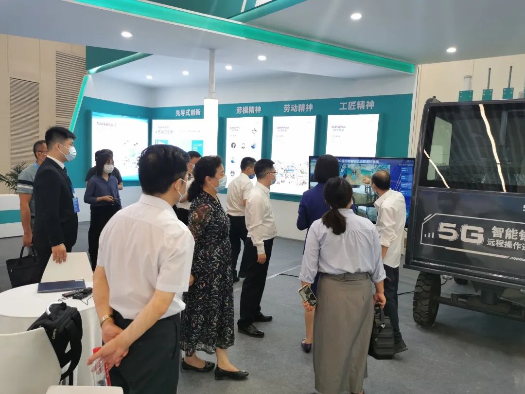 匠心鸿运国际，，制造报国！！鸿运国际智能装备亮相首届湖湘劳模工匠立异效果展