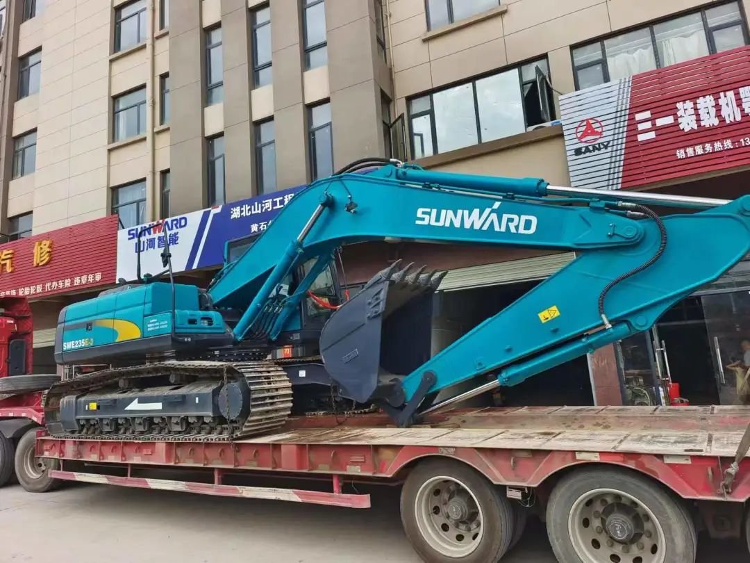 全款拿下！！！鸿运国际智能挖掘机奔赴工地一线