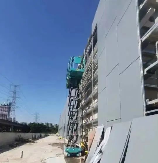 众志成城抗疫情！！！鸿运国际智能高空机械助力惠州方舱医院建设
