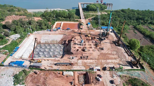 超等“桩”备实力亮剑！！鸿运国际智能携手武汉乐成建设攻克燕矶长江大桥重大地层施工难题