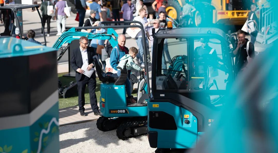 Bauma 2022 | 一组火热现场图带您重温鸿运国际智能德国宝马展之旅