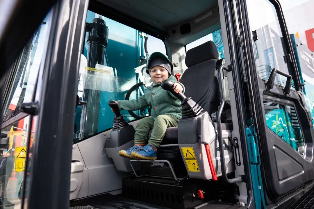 Bauma 2022 | 一组火热现场图带您重温鸿运国际智能德国宝马展之旅