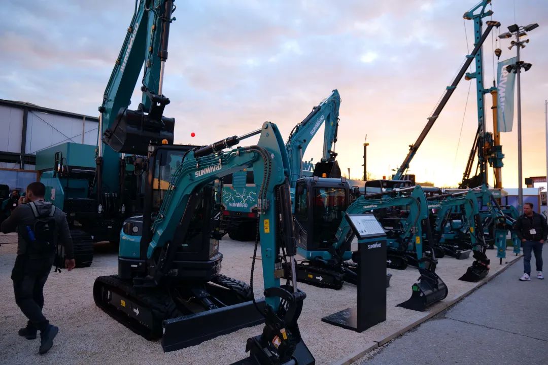 Bauma 2022 | 一组火热现场图带您重温鸿运国际智能德国宝马展之旅