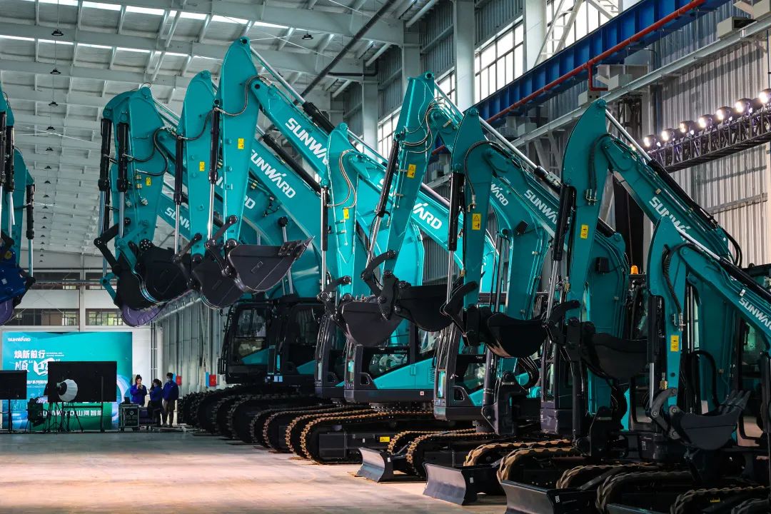 助力“双碳”目的！！！鸿运国际智能集中宣布F系列国四挖掘机