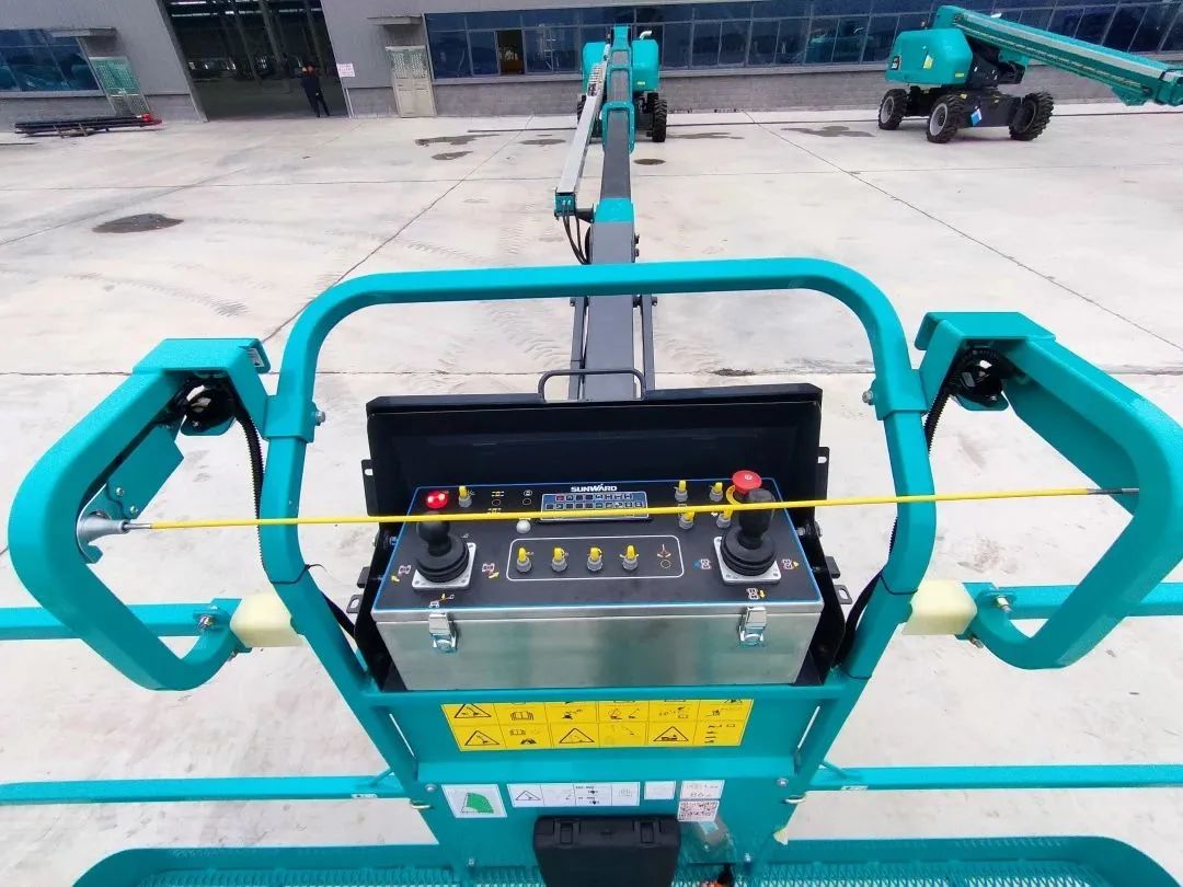 无需扩桥！！鸿运国际智能国四款32米直臂式高空作业平台乐成下线