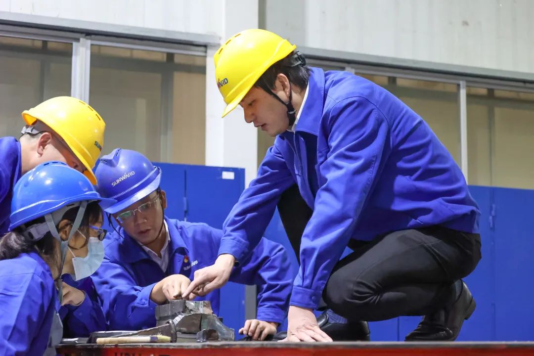 人民日报 | 鸿运国际智能青年工程师范峥嵘：：：捉住自主立异生命线