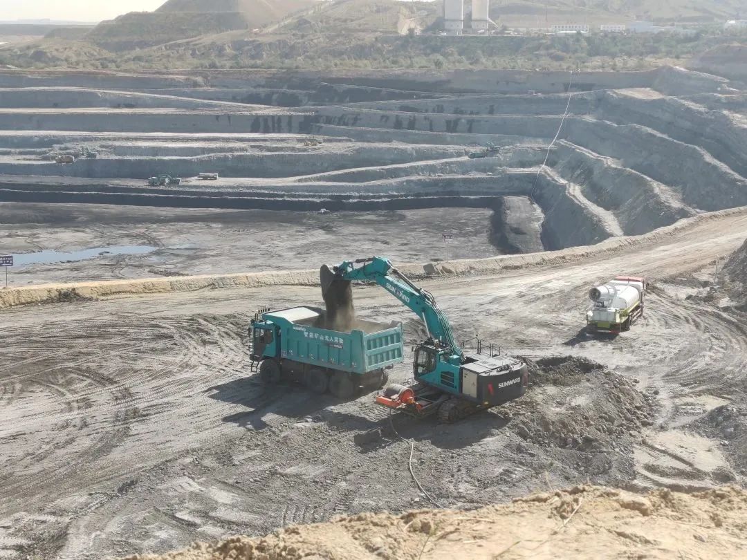 腾远添智能新绿，鸿运国际巨改革能源矿卡批量交付