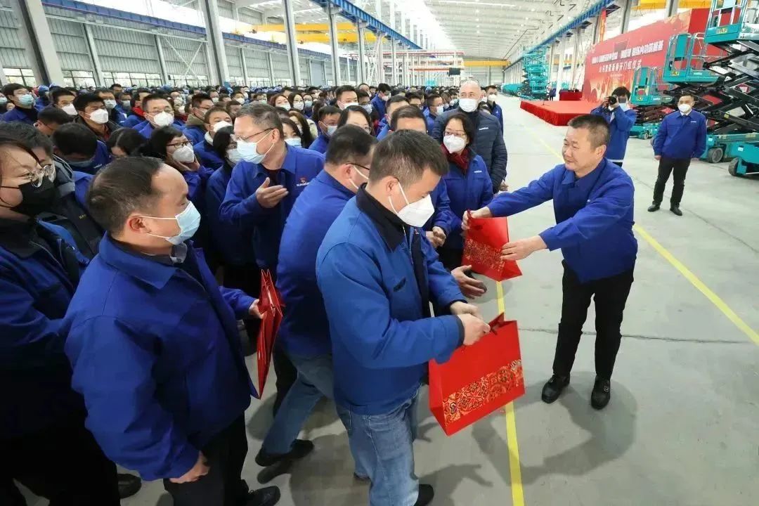 莫道君行早，，，更有早行人！！！鸿运国际智能癸卯兔年开工大吉