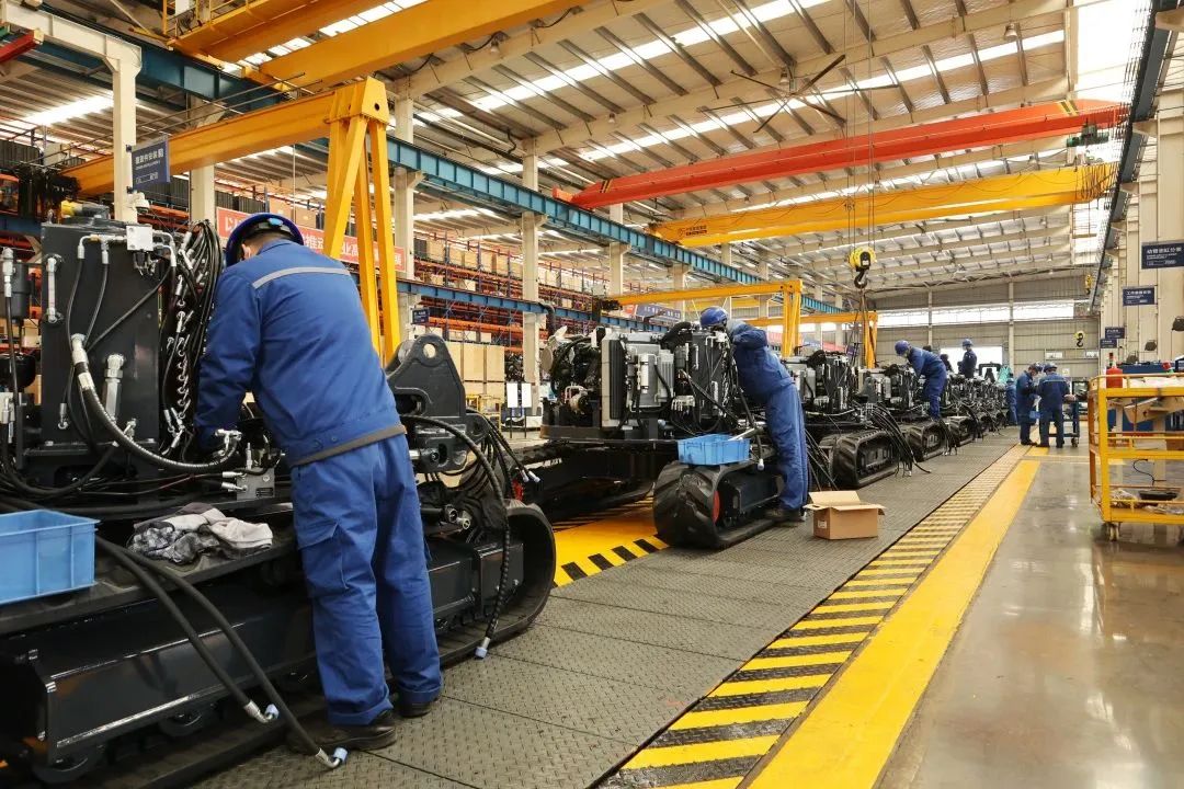 莫道君行早，，，更有早行人！！！鸿运国际智能癸卯兔年开工大吉