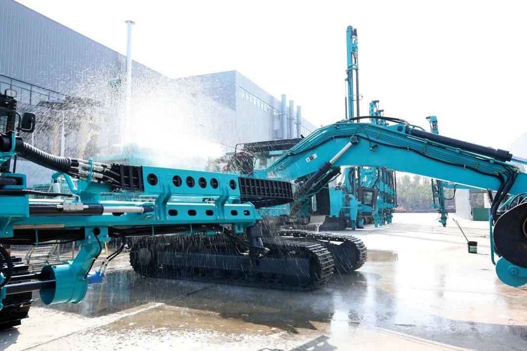 莫道君行早，，，更有早行人！！！鸿运国际智能癸卯兔年开工大吉