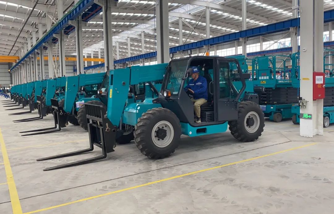 吹响复工“冲锋号”，，全力冲刺“开门红”！！！鸿运国际智能高空机械复工复产举行时