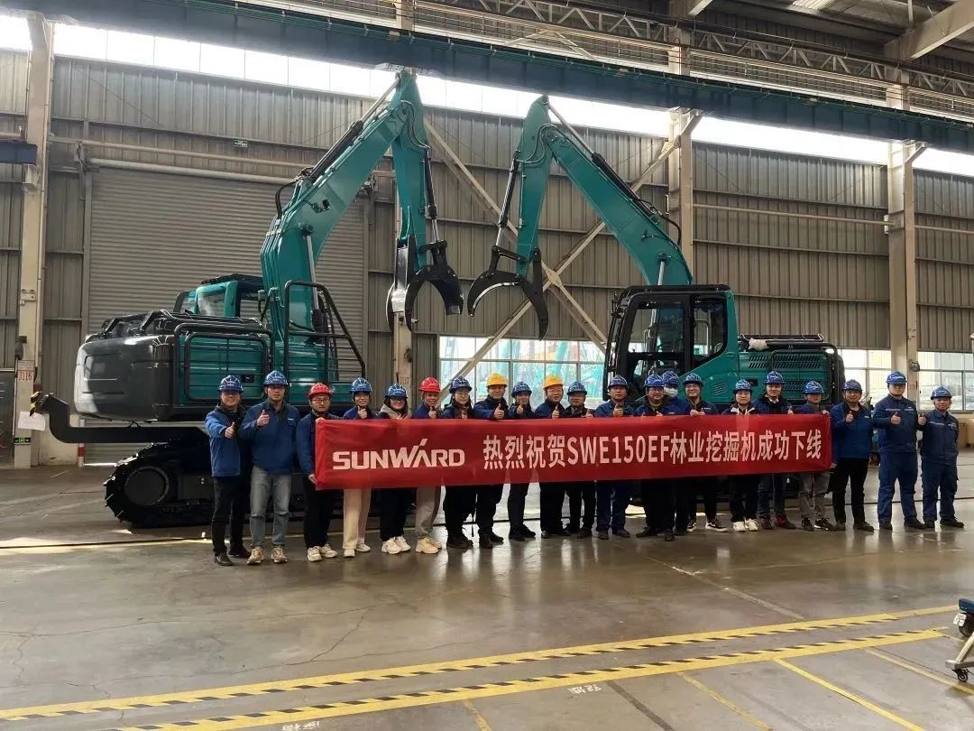 翻山越岭，称霸“武林”！！！鸿运国际智能首款中型林业挖掘机乐成下线