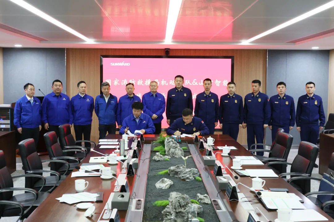 鸿运国际逍遥协同，，，助力应抢救援！！鸿运国际特装、、鸿运国际科技与国家消防救援局无邪支队签署战略相助同伴关系协议