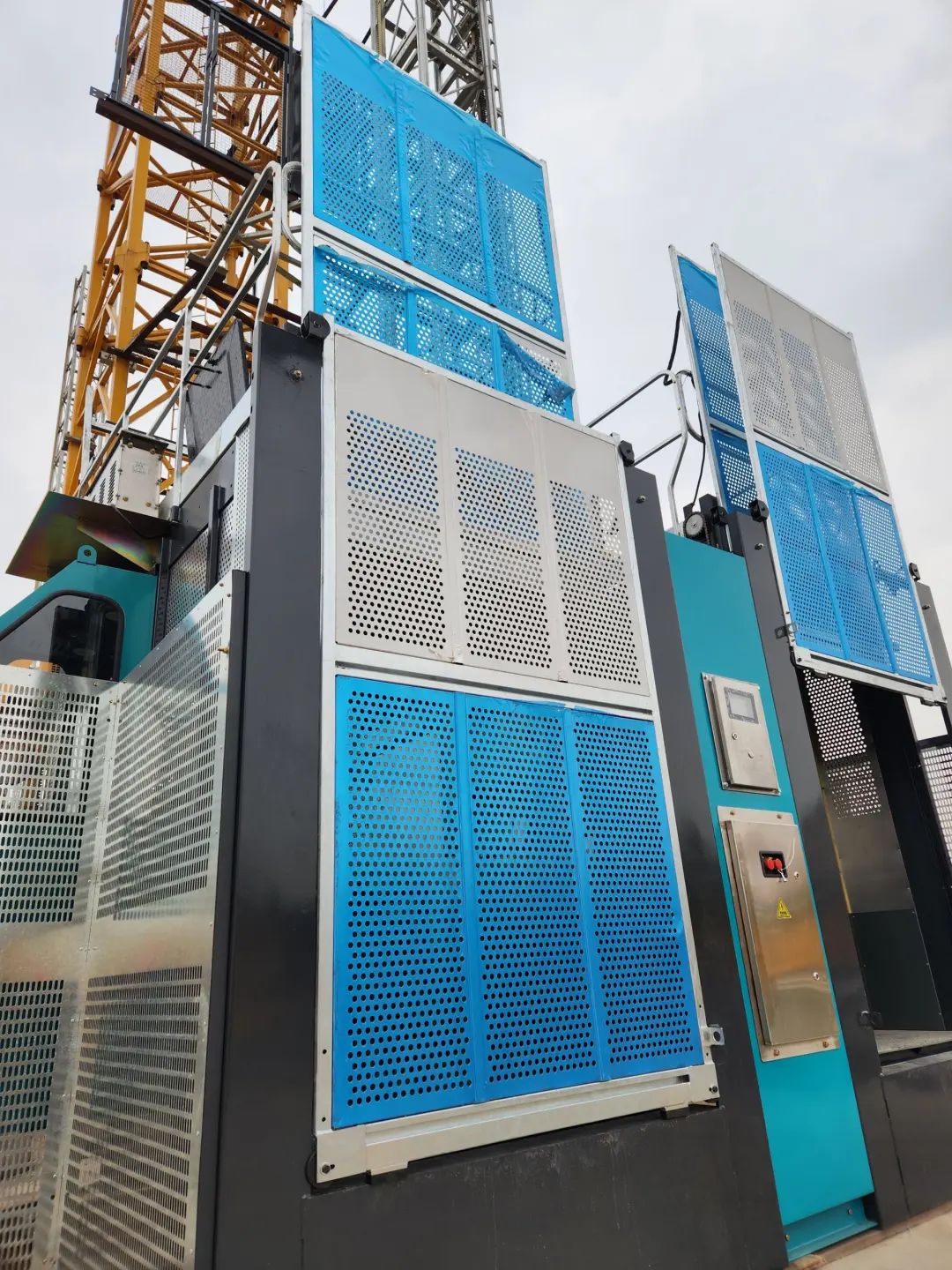 科技显能、再添新品！！！鸿运国际江麓智能施工升降机乐成下线