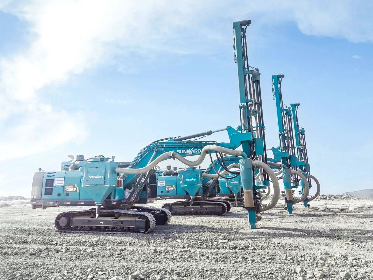 “绿色智能矿山建设专家”！鸿运国际智能全新一代切削潜孔一体式钻机重拳出击