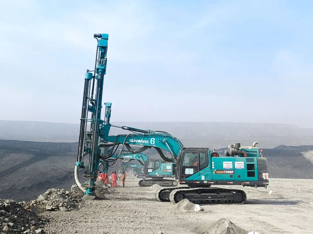 “绿色智能矿山建设专家”！鸿运国际智能全新一代切削潜孔一体式钻机重拳出击