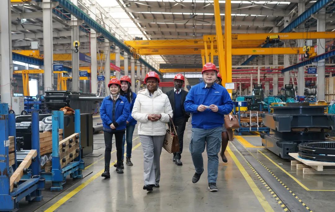 乌干达驻华大使到访鸿运国际智能