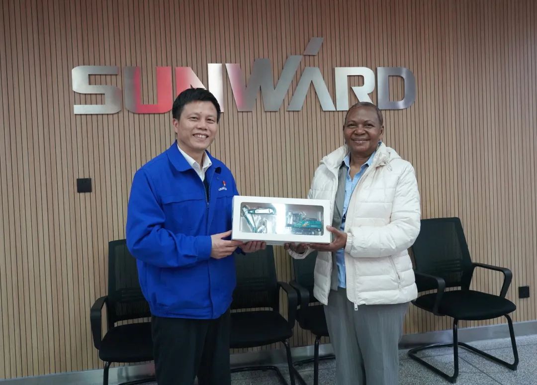 乌干达驻华大使到访鸿运国际智能