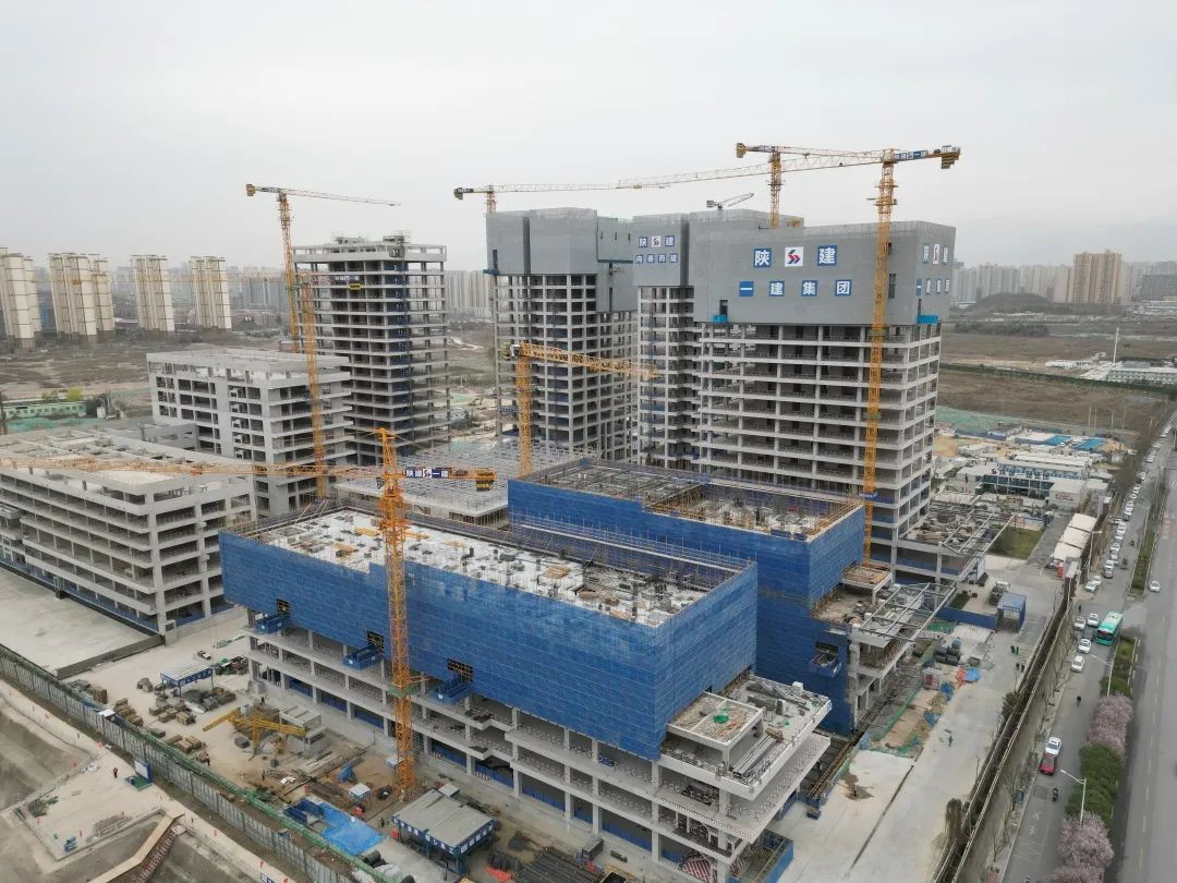 郁勃西北！鸿运国际江麓修建起重机械助建西安都会经济圈