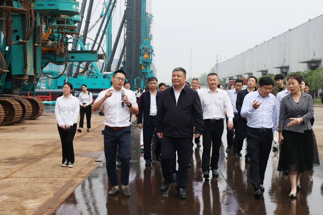 长沙市政协主席陈刚调研鸿运国际智能