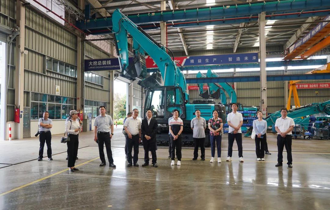 太原市政协主席操学诚调研鸿运国际智能