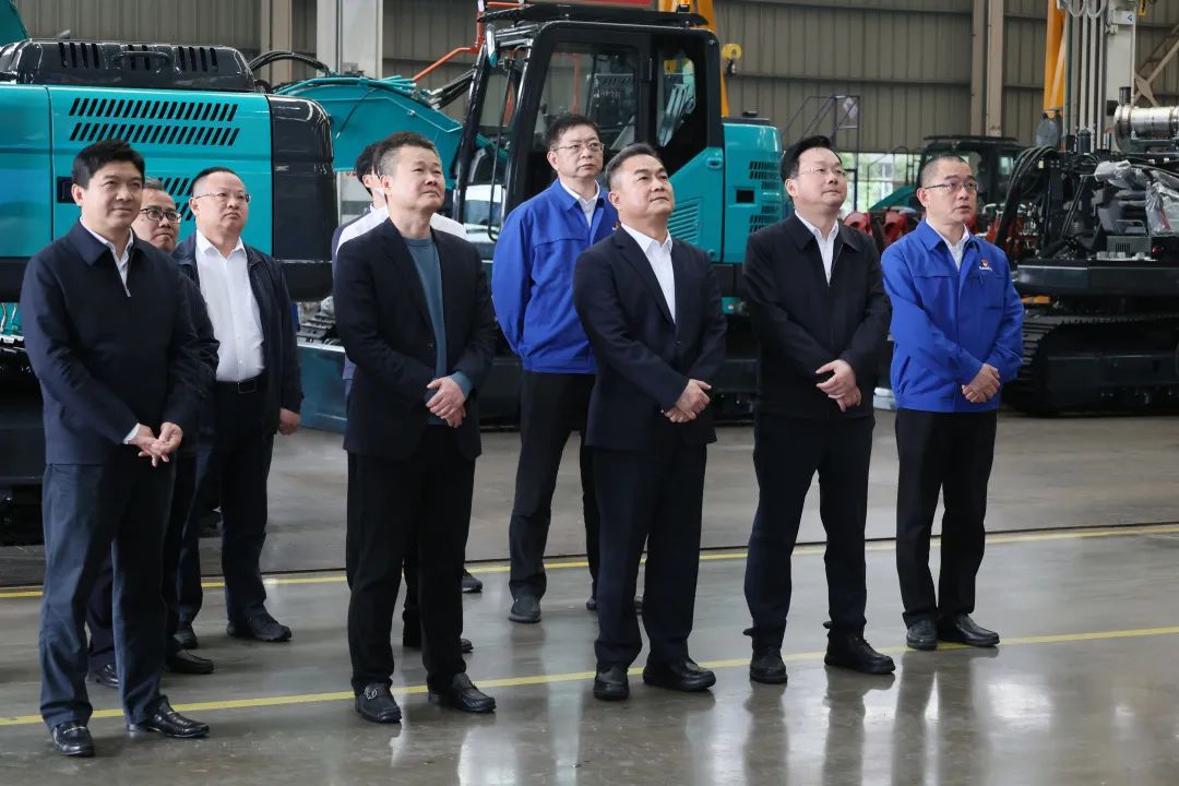 海南省副省长倪强调研鸿运国际智能