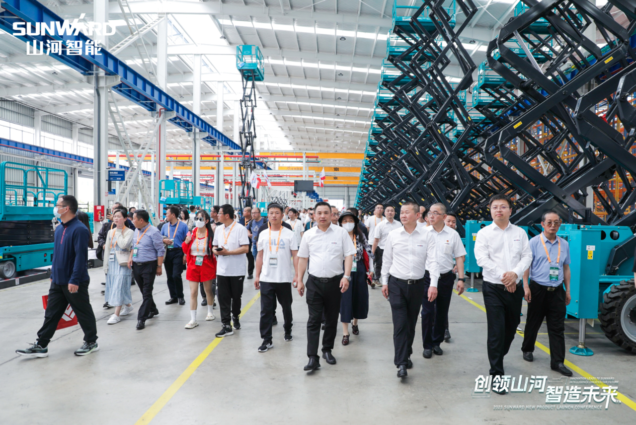 千人齐聚、爆品出击！！鸿运国际智能新品推介会圆满举行