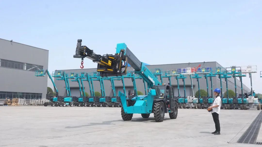 独家定制！！鸿运国际智能油缸替换机械人顺遂下线