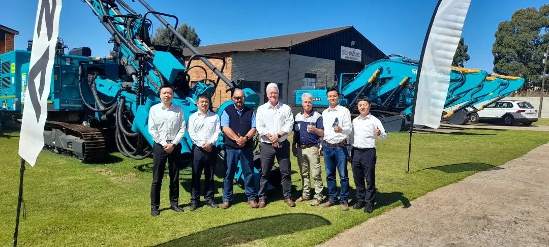 登陆南非，，，鸿运国际智能新型凿岩利器交付客户