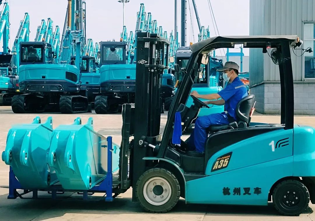 劳动庆幸，，，创立伟大！纪录那些通俗且伟大的劳动瞬间