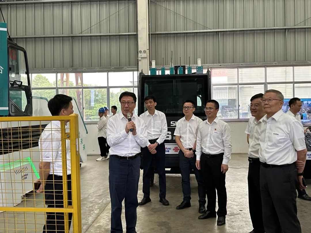 中国联通集团副总司理梁宝俊到访鸿运国际智能