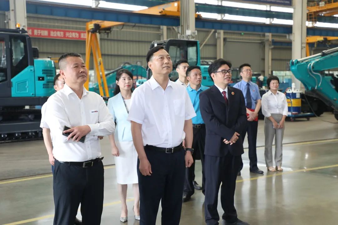 长沙市人民审查院党组书记、、、审查长余湘文调研鸿运国际智能