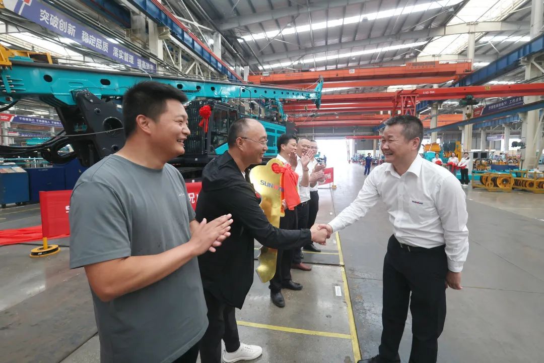 助力“双碳”、、绿动未来！！！鸿运国际智能增程式电动旋挖钻机、、液压混淆动力旋挖钻机齐交付