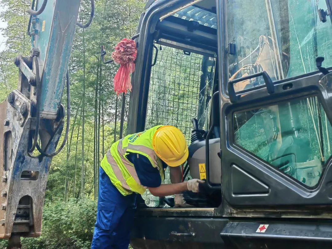 品质鸿运国际，专心折务！！！鸿运国际智能挖掘机2023年服务万里行正式出征